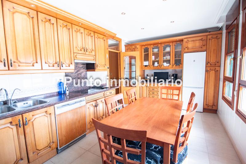 Foto 5a456d68-469f-4e13-88d4-b680aca9f7a9. Casa aparellada amb xemeneia calefacció aparcament piscina a Valladolid