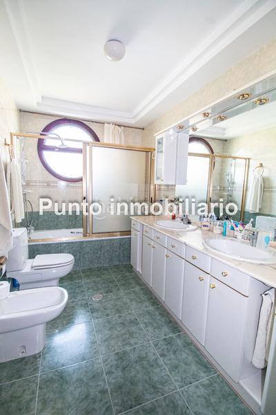 Foto 788f613d-bad8-48db-b1dc-13880d9cf89c. Casa aparellada amb xemeneia calefacció aparcament piscina a Valladolid