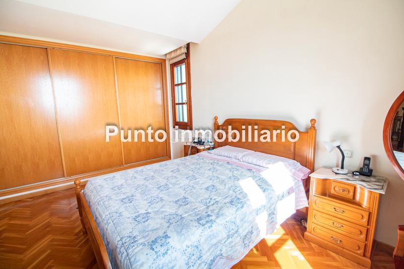 Foto 8c804ecb-8455-4692-be14-fe521ca6f7eb. Casa aparellada amb xemeneia calefacció aparcament piscina a Valladolid