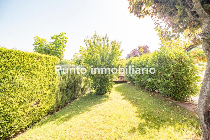 Foto 8e04aed3-b917-4c14-a982-08c9149e195b. Casa aparellada amb xemeneia calefacció aparcament piscina a Valladolid