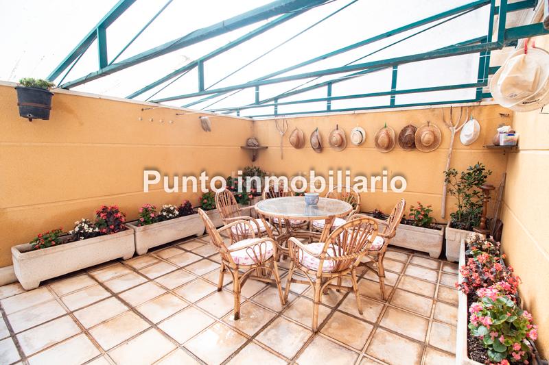 Foto abe218e3-036a-4d9d-bd6b-a83d846fed79. Casa aparellada amb xemeneia calefacció aparcament piscina a Valladolid