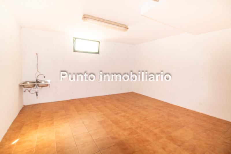 Foto b488b0bb-e121-4c0b-aa06-a18d65655102. Casa aparellada amb xemeneia calefacció aparcament piscina a Valladolid
