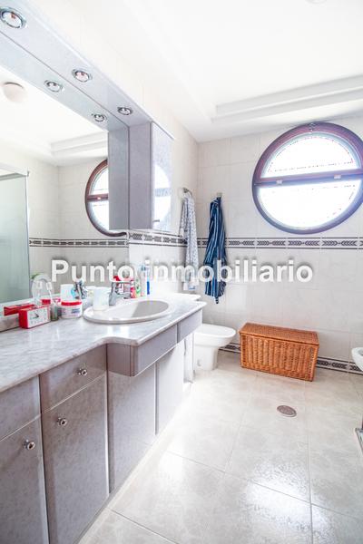 Foto b878c470-4cb1-4f05-88e8-4c06087097e1. Casa aparellada amb xemeneia calefacció aparcament piscina a Valladolid