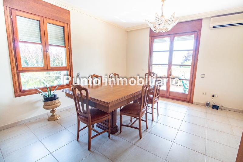 Foto b897d598-bbf5-484a-ba96-0c1481b67ef7. Casa aparellada amb xemeneia calefacció aparcament piscina a Valladolid