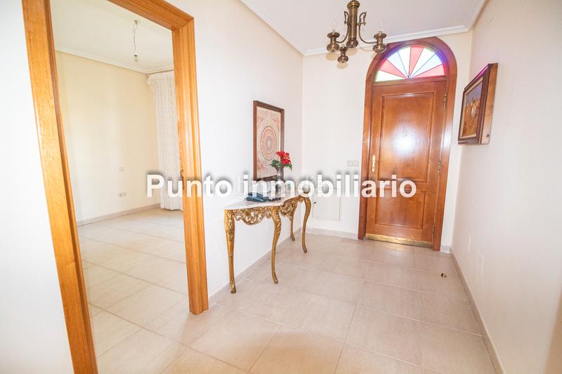 Foto bfee91ac-470d-41fd-87e7-2f5a5eeeda13. Casa aparellada amb xemeneia calefacció aparcament piscina a Valladolid