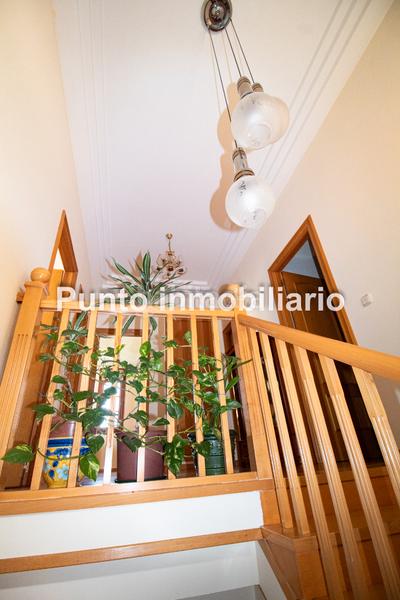 Foto c555c81b-54f5-4d85-8de7-aa93af4942f3. Casa aparellada amb xemeneia calefacció aparcament piscina a Valladolid