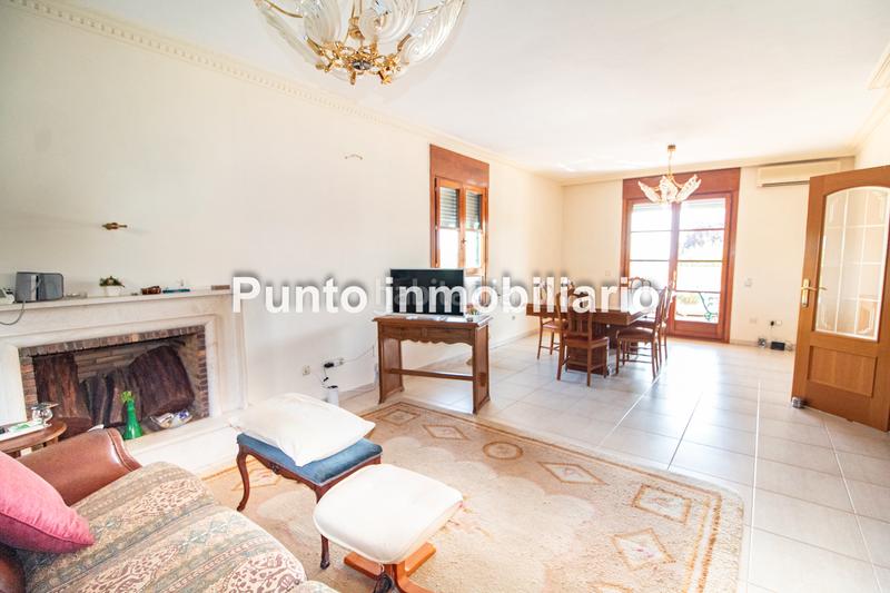 Foto d412a1fe-cafb-43b8-bffd-5e3979db08c0. Casa aparellada amb xemeneia calefacció aparcament piscina a Valladolid