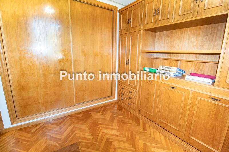 Foto e529a7d8-879f-4dcf-b699-7e1dde1a74e7. Casa aparellada amb xemeneia calefacció aparcament piscina a Valladolid