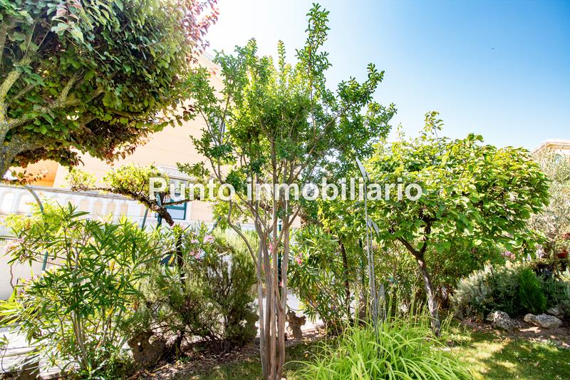 Foto ec8bb7bb-2519-4e7c-a708-3bb28bc83a37. Casa aparellada amb xemeneia calefacció aparcament piscina a Valladolid