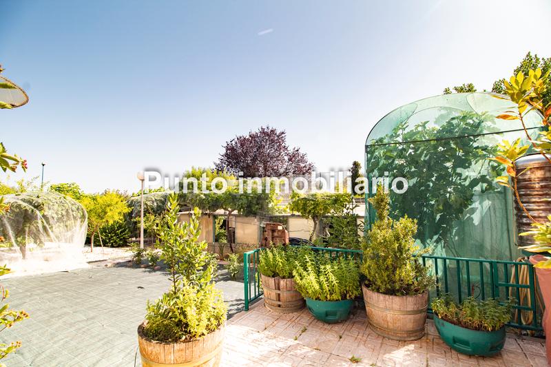 Foto f16303b6-9f96-4944-8124-ff99d34230a0. Casa aparellada amb xemeneia calefacció aparcament piscina a Valladolid