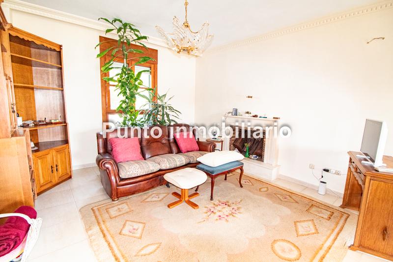 Foto f6df282d-865d-4579-ab5c-06201bbf1816. Casa aparellada amb xemeneia calefacció aparcament piscina a Valladolid