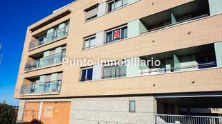 Lloguer Pis  Calle de la alcaparra. Zona el peral, vivienda en alquiler de 2 dormitorios y 2 baños.