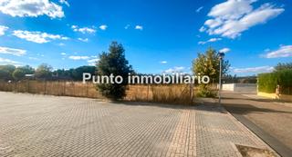 Terreny residencial a Calle domingo de andrade 8. Urbanización  entrepinos: parcela en venta de 774 m2, en esquina
