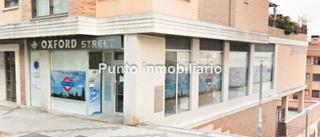 Location Local commercial à Calle de manuel azaña 42. Punto inmobiliario: local en alquiler en esquina completamente i
