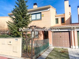 Casa adosada  Calle tokio. Santa ana: chalet adosado en venta.