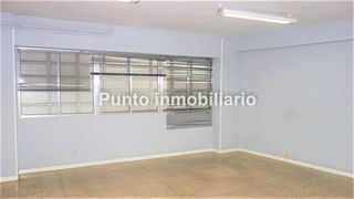 Miete Büro  Calle dos de mayo. Oficina instalada junto a plaza de españa, baño propio  y  baño