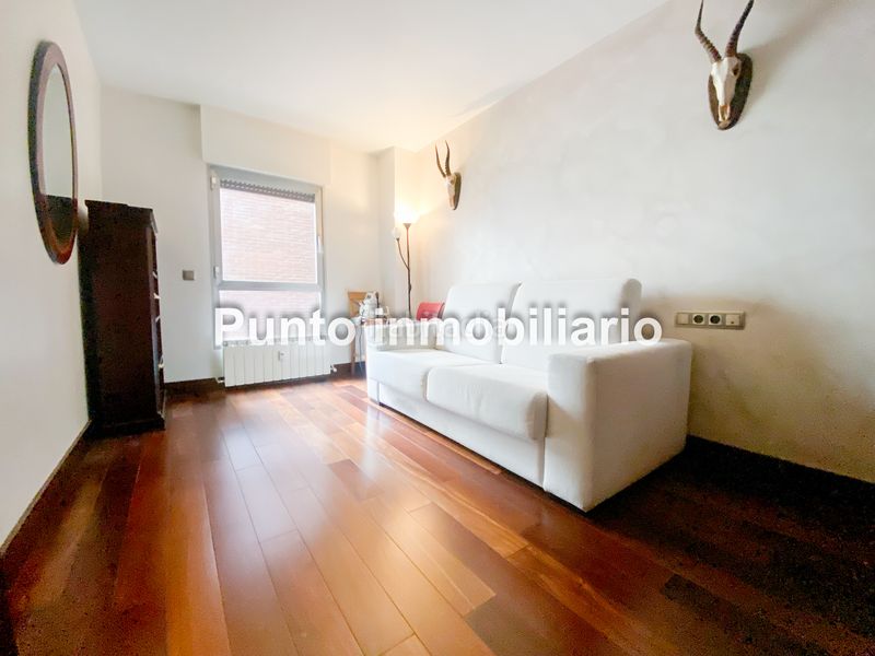 Foto f51d2903-13c2-4ae7-99d6-c11d4a8d5126. Pis amb calefacció aparcament a Centro Valladolid