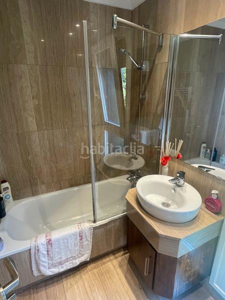 Foto ccf5b6c7-2e3b-4587-aacd-6b52110101f8. Casa adosada en calle lirio 11 impecable casa pareada. junto hospital valdecilla. sur- soleado en Santander