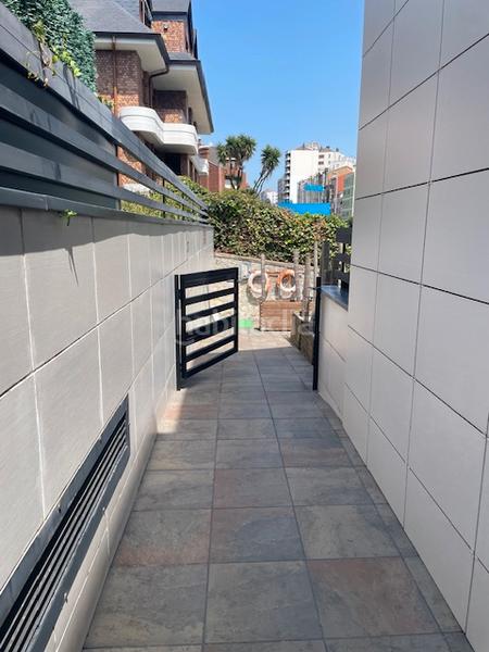 Foto e6fe83b7-cd32-4955-9f28-61d882b7bb57. Casa adosada en calle lirio 11 impecable casa pareada. junto hospital valdecilla. sur- soleado en Santander