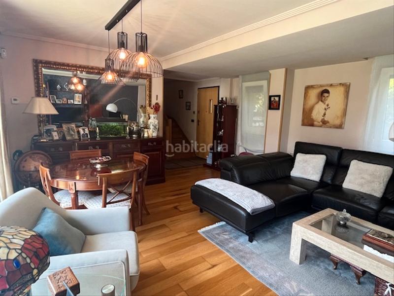 Foto ec918b47-37f9-42cf-a887-73afda44bd47. Casa adosada en calle lirio 11 impecable casa pareada. junto hospital valdecilla. sur- soleado en Santander