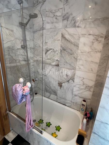 Foto f42ddd2b-8d25-4993-98a3-b97d0f691c7d. Casa adosada en calle lirio 11 impecable casa pareada. junto hospital valdecilla. sur- soleado en Santander