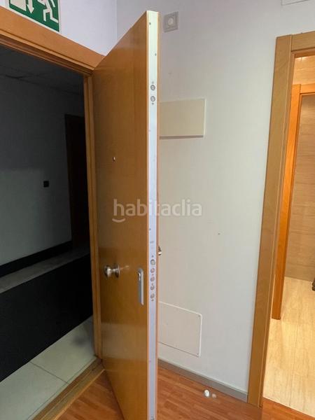 Foto caef80c0-4d71-4fe3-a3b8-fd32cdded296. Miete büro in calle río danubio 1 in Alisal - San Román Santander