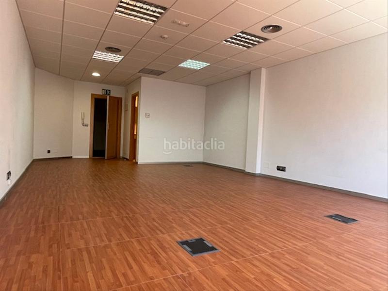 Foto 063e330e-3b63-4dfb-bafd-16d77a8e7eab. Rent office space in calle río danubio 1 in Alisal - San Román Santander