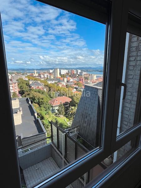 Foto e3eff9ea-4d80-41ac-a9fb-328b53a0d3c9. Zweistöckige wohnung in paseo del General Dávila 17 in Santander