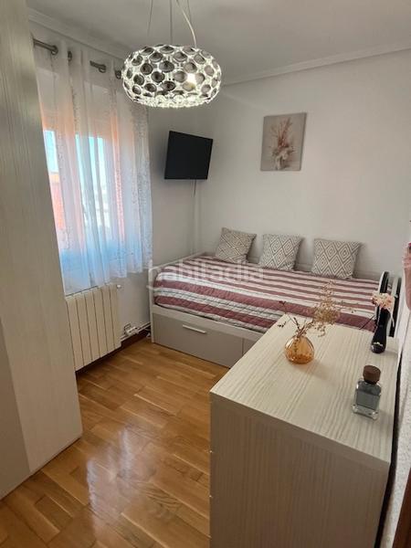 Foto 277a0324-6e80-4052-bf4a-270268396a50. Piso en grupo pronillo 2 impecable. 3 habitaciones. aparcamiento comunitario en Santander