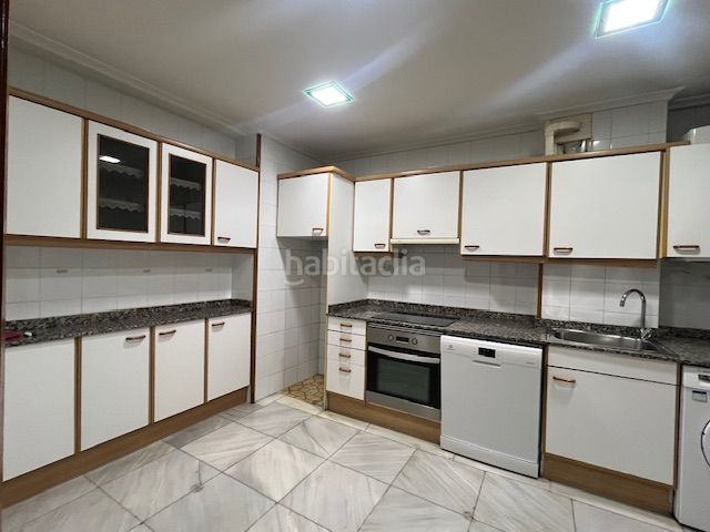 Foto 0cf6ef6c-aa20-4e59-ba34-ef23e17990a4. Pis a calle castilla 11 a Castilla - Hermida Santander