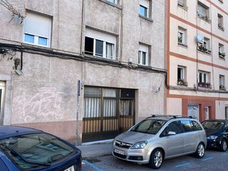 Local Comercial en Calle juan xxiii 8. Local comercial convertible a vivienda. zona via cornelia