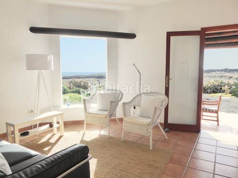 Foto d328b0bb-1c6a-4fca-9a40-921e914065bb. Casa amb aparcament a Mala Haría