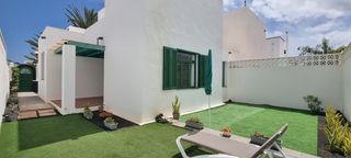 Chalet in Costa Teguise. Vivienda unifamiliar en el centro de costa teguise