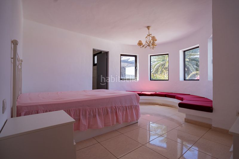 Foto 0e5de369-f338-4082-8cd1-7fd73ce55e0a. Xalet amb xemeneia aparcament piscina a Nazaret Teguise