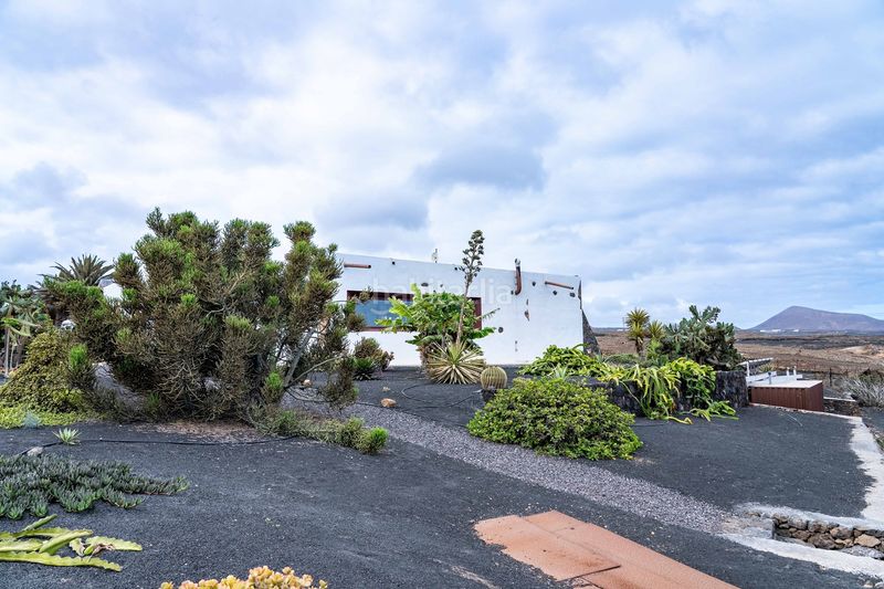 Foto 41da4f0f-344c-4f12-8caf-c8d0d50e2eed. Casa amb calefacció aparcament a Tinajo