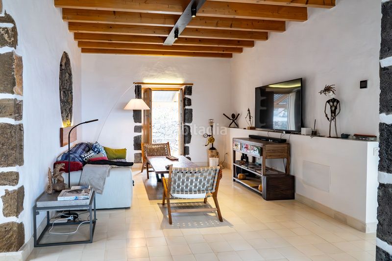 Foto e0b8f933-9ecc-4717-99bc-7532eb321955. Casa amb calefacció aparcament a Tinajo