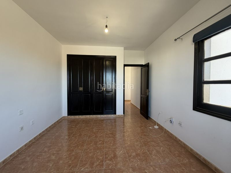 Foto 130d6acd-d7f6-4ede-8f25-bbb9d6c8c2cb. Casa aparellada a costa Teguise Teguise