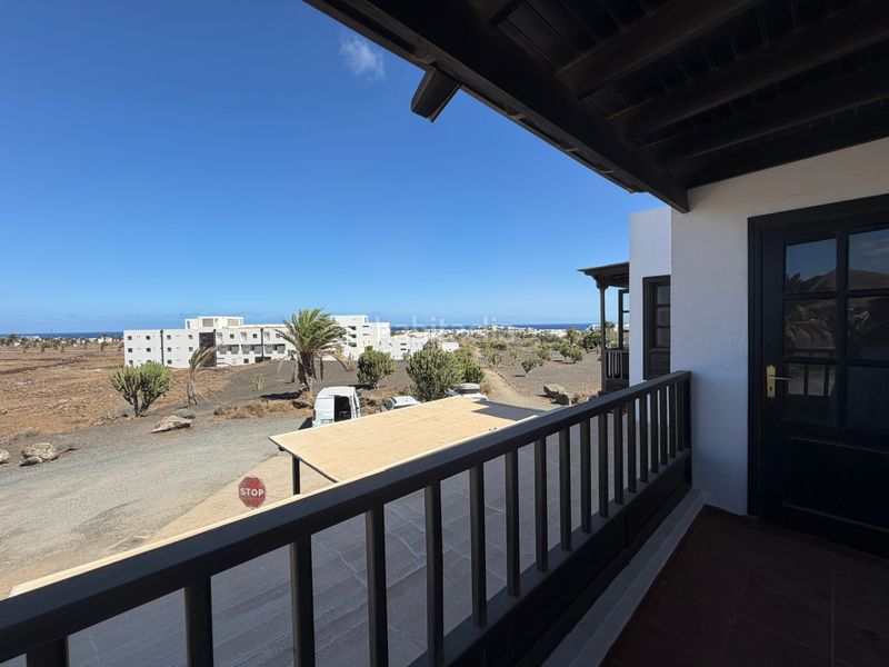 Foto 32e00b09-9637-4877-b0f5-e0dea3257dc2. Casa aparellada a costa Teguise Teguise