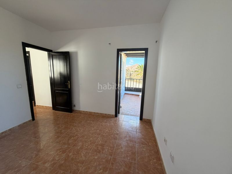 Foto 8ff7e7ff-d4a2-4072-b228-b0b36d4cb711. Casa aparellada a costa Teguise Teguise