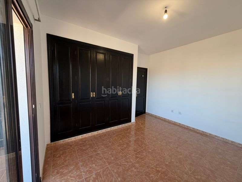 Foto a2ff1ab9-71b9-440b-82b0-a642ab7d5fa8. Casa aparellada a costa Teguise Teguise