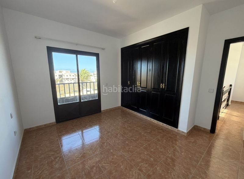 Foto aa1aa3fa-a7d3-46d4-915f-7fb3660beb7c. Casa aparellada a costa Teguise Teguise