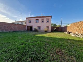 Maison en Cabezas del Villar. Se vende casa con amplio patio en cabezas del villar