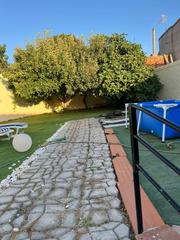 Maison à Flores de Ávila. Se vende bonita casa reformada con amplio patio consolidado