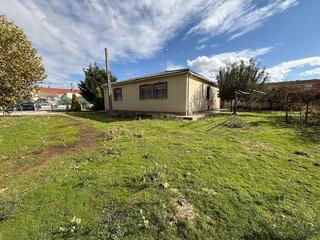 Maison à Villoria. Se vende magnifica casa de planta baja con amplio jardin en vill