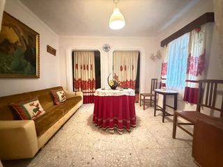 Casa en Salmoral. Se vende acogedora casita con patio y garaje en el centro de sal