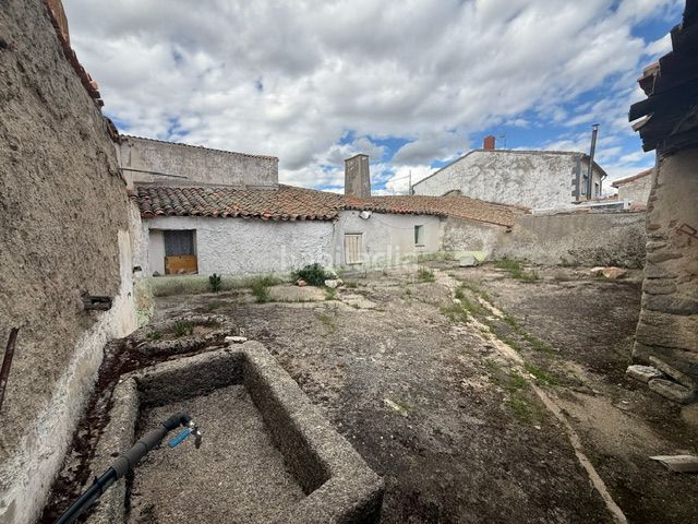 Foto ba08315d-0d14-4081-b12a-44e5fa6850bc. Casa a Salmoral