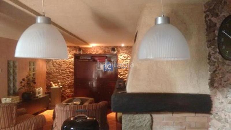 Foto 15d5a593-10aa-4b12-b081-6ec5d0002b5a. Casa adossada a Teixeira (A)