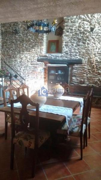 Foto 29f5afbf-926c-4034-9f72-148eae16e8f4. Casa adossada a Teixeira (A)