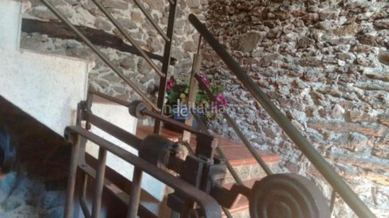 Foto 538cdf92-2e52-4a26-a9ee-e6dcd6021d0d. Casa adossada a Teixeira (A)