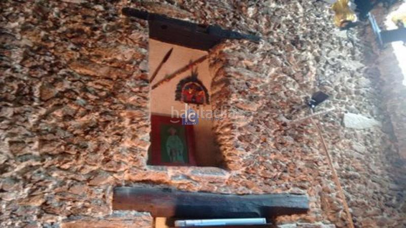 Foto b242733f-8fca-4b94-bfbc-2bfd548248a4. Casa adossada a Teixeira (A)